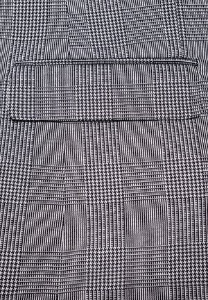 Czarna i biała tkanina z wzorem w kratkę, składająca się z naprzemiennych pasków i kratek. Zawiera poziomy detal kieszeni u góry.