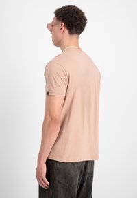 Alpha Industries SMALL LOGO - Jednoduché tričko - dusty coral