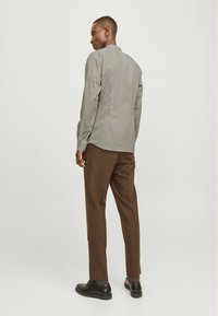 Jack & Jones JJJOE SHIRT PLAIN MAO - Ing - pure cashmere