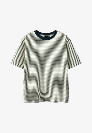 Valkoinen lyhythihainen T-paita, jossa ohuita mustia vaakaraitoja ja musta pyöreä kaula-aukko, asetettuna tasaiselle valkoiselle taustalle.