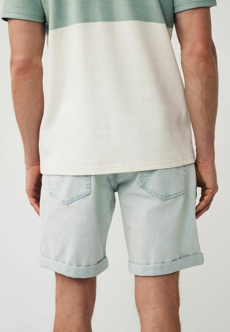 Next REGULAR FIT - Farmer rövidnadrágok - bleach denim