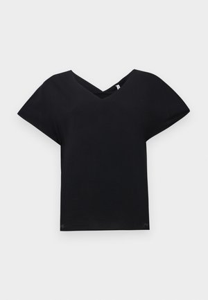 Črna majica s kratkimi rokavi in V-izrezom, narejena iz gladkega materiala. Ima sproščen kroj in edinstven križast dizajn na izrezu.