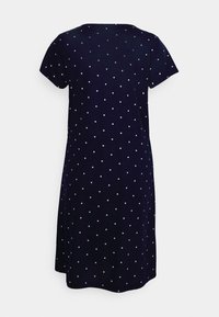 Vestido azul-marinho com um corte descontraído, mangas curtas e bolinhas brancas. Feito de um tecido suave, com decote redondo e comprimento até o joelho.