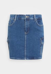Jeans-Minirock in Mittelblau mit figurbetonten Design, vorderen Taschen und seitlichen Cargo-Taschen. Mit metallischem Knopfverschluss.