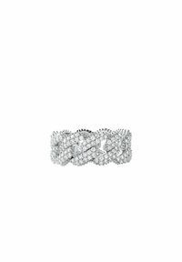 Anillo de plata adornado con strass que presenta un diseño retorcido con formas circulares y ovaladas, exhibiendo un acabado de alto pulido y acentos brillantes.