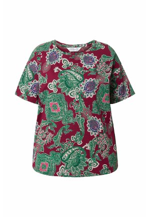 Kurzärmliges, burgunderfarbenes T-Shirt mit einem grünen und blauen floralen Paisleymuster. Hergestellt aus weichem Stoff mit lockerer Passform und rundem Ausschnitt.