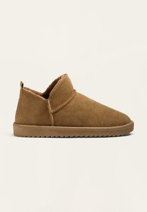 OYSHO, COZY MINI - Bottes de neige - brown