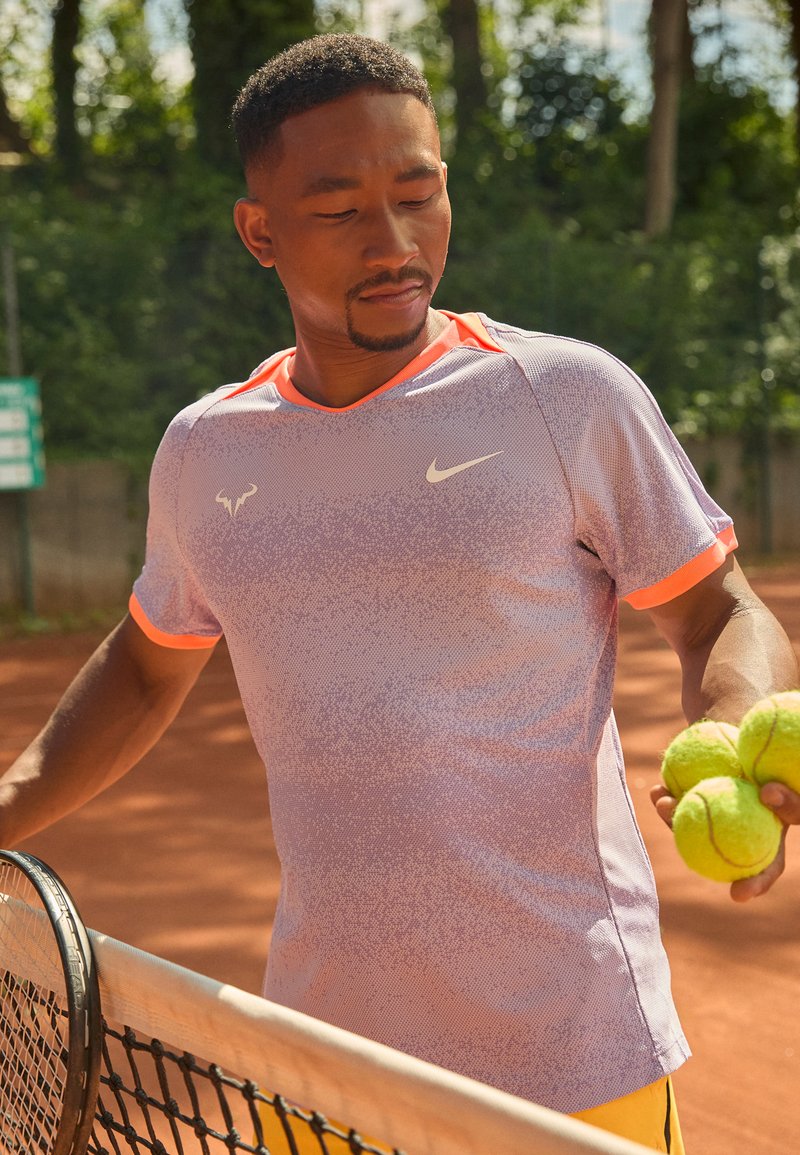Nike Performance RAFA - Sportovní tričko - lilac bloom/bright mango/white