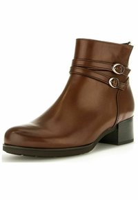 Braune Leder-Ankle-Boots mit zwei dekorativen Riemenakzenten und silberfarbenen Schnallen, ausgestattet mit einem bescheidenen Blockabsatz und glatter Oberfläche.