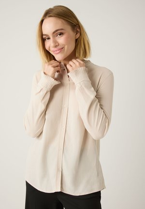 FLIESSENDE MIT BIESEN - Hemdbluse - powder creme