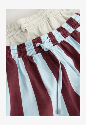 Pantaloni scurți cu dungi în culorile maro roșcat și albastru deschis, cu talie elastică și șnur, și o textură moale din bumbac.