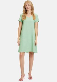 Betty Barclay SOMMER MIT V-AUSSCHNITT - Denné šaty - zephyr green