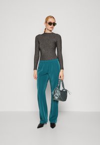 AllSaints GIA SPARKLE BODYSUIT - Topper langermet - dark silver