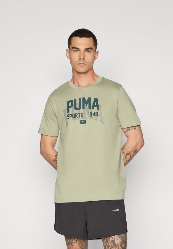 GRAPHIC VARSITY TEE - Print T-shirt - lux army