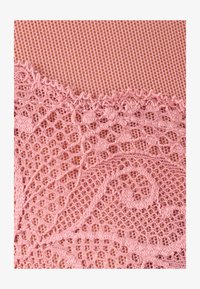 Unausgewählt, Ash Rose