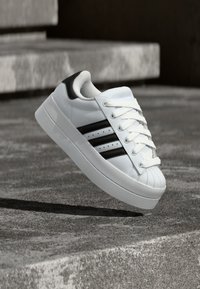 Non sélectionné, footwear white/core black