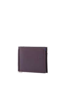 Portafoglio in pelle marrone con un design compatto, dotato di scomparti per carte, una finestra trasparente per l'ID e dettagli di cucitura visibili. Senza accessori hardware visibili.