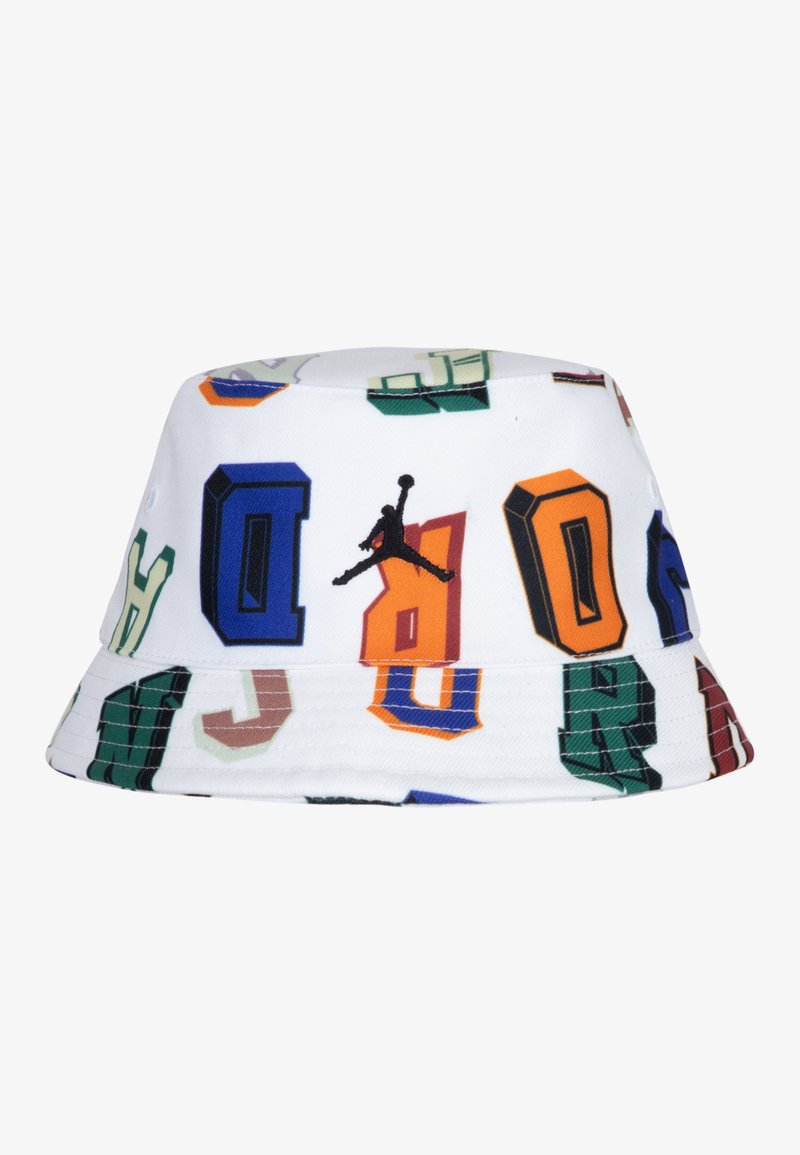 Hvit bøttehatt med fargerike blokkbokstaver og grafikk. Inkluderer en svart Jumpman-logo, og er laget av bomull.
