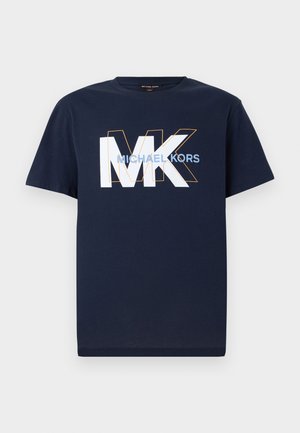 Marineblauwe T-shirt met korte mouwen met grote witte "MK"-letters omrand met oranje en "MICHAEL KORS"-tekst in lichtblauw over de borst.