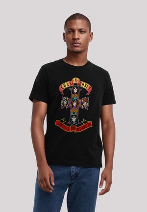Schwarzes Baumwoll-T-Shirt mit einem bunten Grafikdesign eines Kreuzes mit Totenköpfen, dem Text "Guns N' Roses" und "Appetite for Destruction".