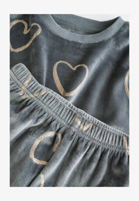 Ikke valgt, charcoal grey metallic heart
