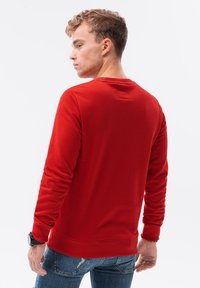 Ombre Collegepaita - red