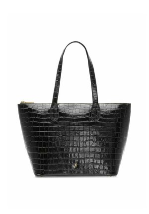 Czarna torba na ramię o fakturze krokodyla, z dwoma paskami na ramię i małym złotym emblematem na dole pośrodku.