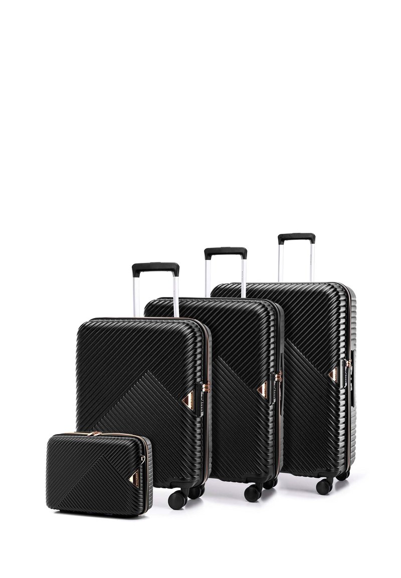 Quattro valigie rigide nere con un motivo a righe diagonali, dotate di dettagli in oro rosa e manici estensibili, disponibili in diverse dimensioni.