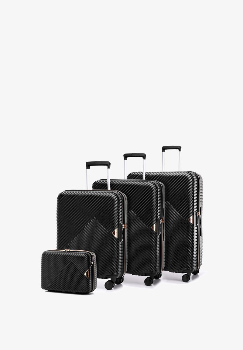Vier schwarze Hartschalenkoffer mit diagonaler Rippstruktur, ausgestattet mit roségoldenen Akzenten und ausziehbaren Griffen, erhältlich in verschiedenen Größen.