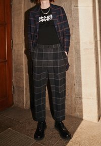 MOSCHINO T-shirt med print - black