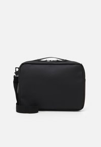 Schwarze rechteckige Laptoptasche aus glattem Material, mit einem oberen Traggriff, verstellbarem Schulterriemen und einem Reißverschlussverschluss.