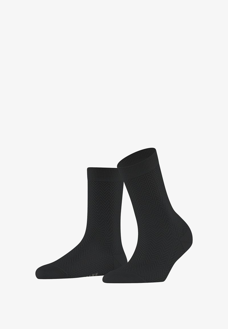 Czarne skarpetki z teksturowanym wzorem w jodełkę. Długość do połowy łydki, z wzmocnionym palcem i ściągaczem, wykonane z elastycznego, oddychającego materiału.