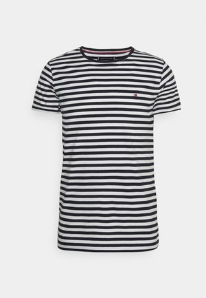 Meeste lühikeste varrukatega T-särk, millel on horisontaalsed mustad ja valged triibud, ümmargune kaelus, valmistatud puuvillast, ja rinnal väike broderitud logo.