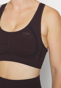 ICANIWILL RUSH SEAMLESS BRA - Vidutiniškai krūtinę prilaikanti sportinė liemenėlė - burgundy