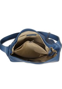 Blauwe leren handtas met een ritsafsluiting, voorzien van een beige interieur, twee ritsvakjes en een korte schouderriem.