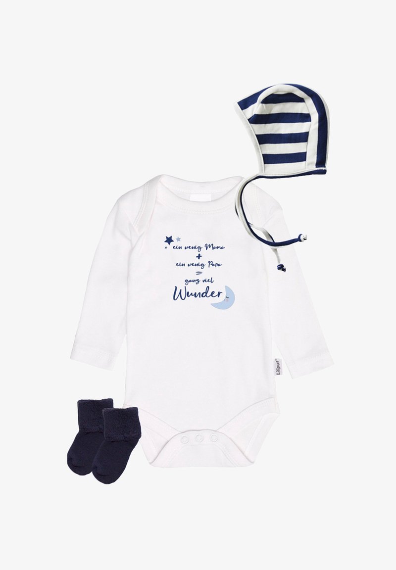 Weißer Langarm-Body mit blauer Schrift und Mondgrafik, kombiniert mit einer marineblauen gestreiften Mütze und passenden marineblauen Socken. Aus weichem Baumwollstoff.