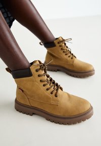 Sélectionné, light brown