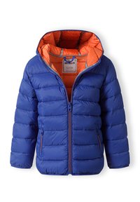 Modra podložena jakna z oranžno podlogo, z kapuco, zadrgo in dvema sprednjima žepoma. Celotno je zasnovana s teksturiranjem.