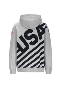 Felpa grigia con cappuccio, caratterizzata da una grande grafica nera "USA" e un motivo a strisce diagonali sul retro. Include una piccola patch della bandiera americana.