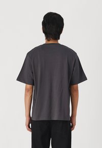 Jack & Jones JORCITY OVERSIZED TEE CREW NECK UNISEX - Pamata T-krekls - asphalt