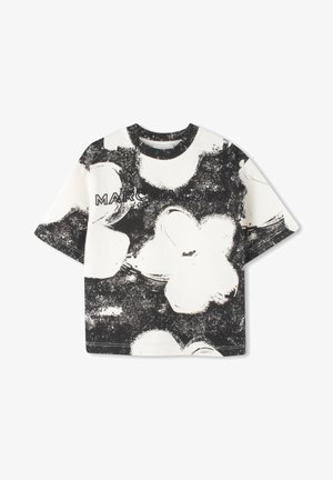 T-shirt de manga curta em branco com um grande padrão floral preto. Apresenta o texto "MARC JACOBS" em preto. Feito de algodão suave.