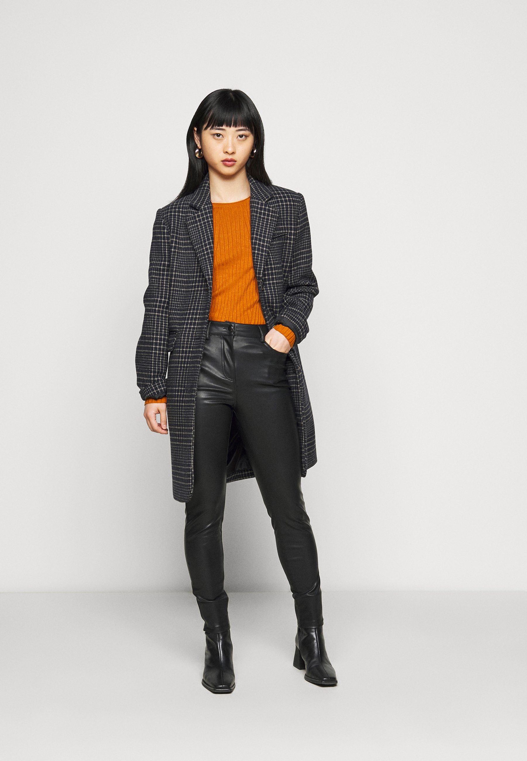 Dorothy Perkins Petite Trousers - black 