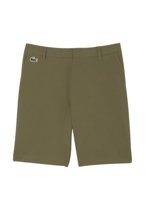 Olijfgroene shorts gemaakt van een gladde stof, met zijzakken en een klein logo-accent op de tailleband.