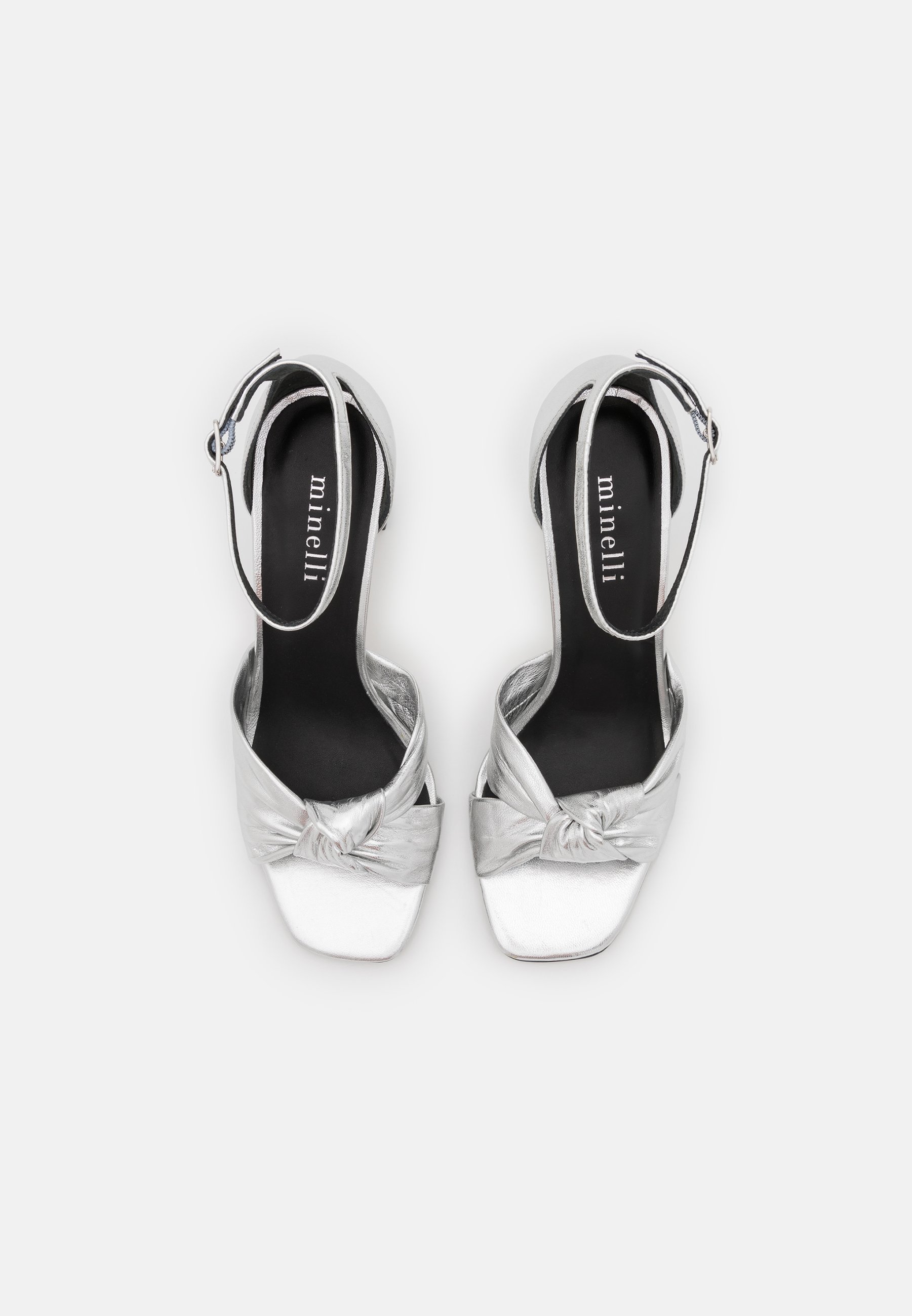 chaussures argentées minelli