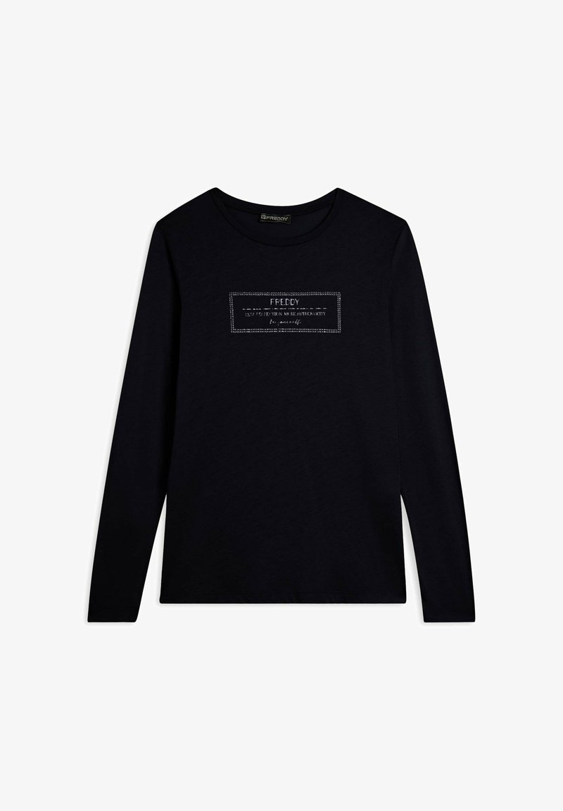 Camicia nera in cotone a maniche lunghe con un'etichetta rettangolare testurizzata sul davanti che mostra la scritta "Freddy" e ulteriori dettagli stampati.