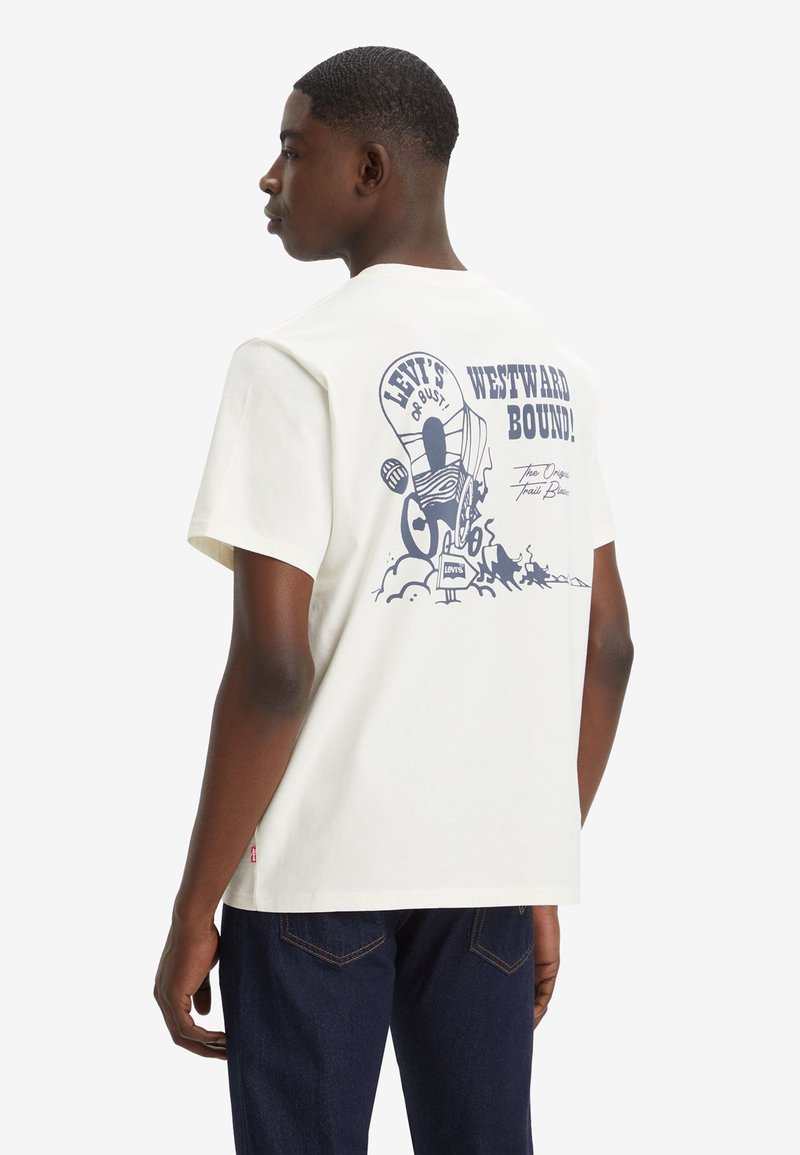Levi's® RELAXED FIT GRAPHIC TEE - Camiseta básica - archival western wagon egret