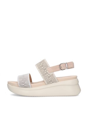 Sandalo con zeppa beige con cinturini traforati, chiusura con fibbia e suola imbottita progettato per il comfort e l’uso casual.