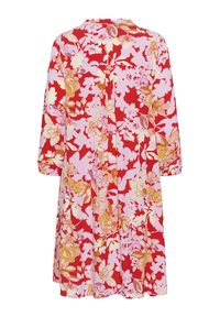 Punane lilleline kleit, millel on kogu pinnal roosa ja kollane lillemuster, valmistatud kergest kangast, lõdva istuvuse ja kolmeveeranditega varrukatega.