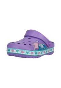 Lila Clogs mit Belüftungslöchern, einer abgerundeten Zehenpartie und einem Rückengurt. Verziert mit einem Muschel- und Wellenmuster um die Basis.