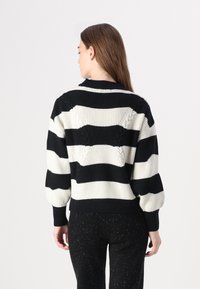Guess SERENA - Džemperis - cream/black
